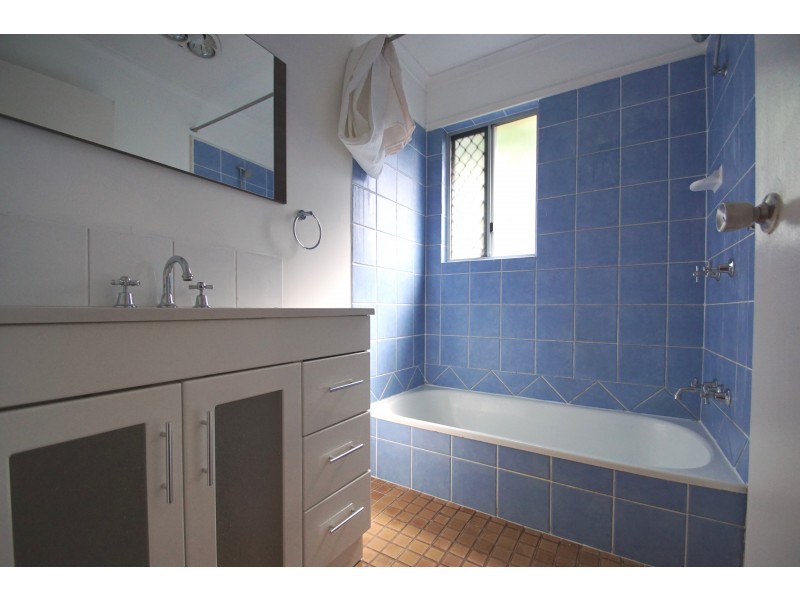 12 James Street, Bundamba QLD 4304