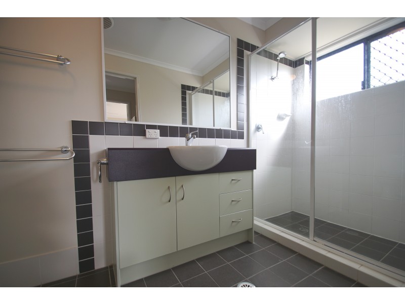 8 Harland Court, Brassall QLD 4305