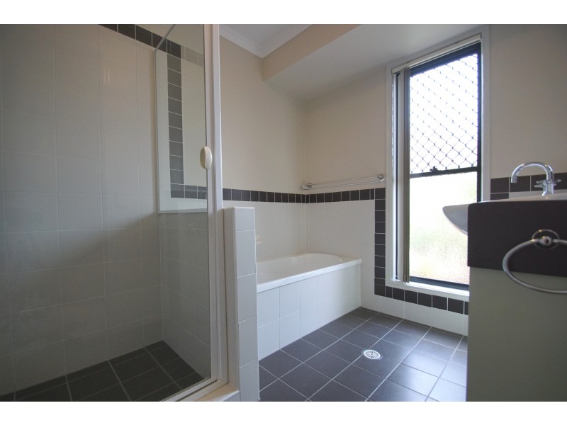 8 Harland Court, Brassall QLD 4305