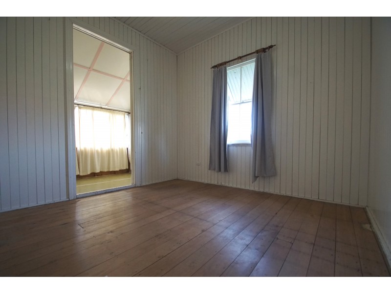 21 Green Street, Booval QLD 4304