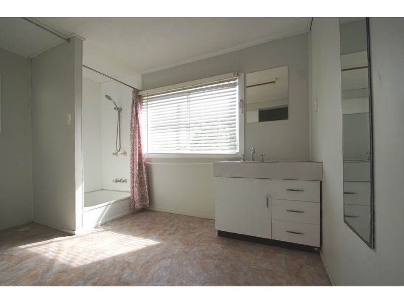 21 Green Street, Booval QLD 4304