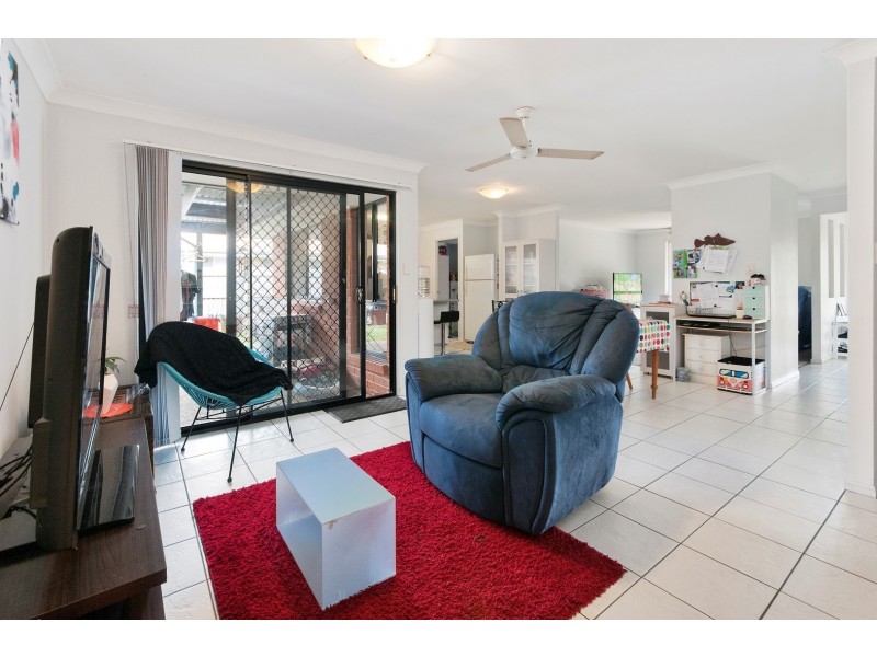 9 Acorn Crescent, Flinders View QLD 4305