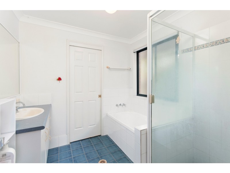 9 Acorn Crescent, Flinders View QLD 4305