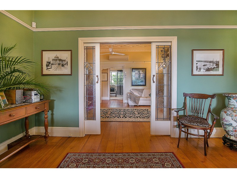 62 Glebe Road, Newtown QLD 4305