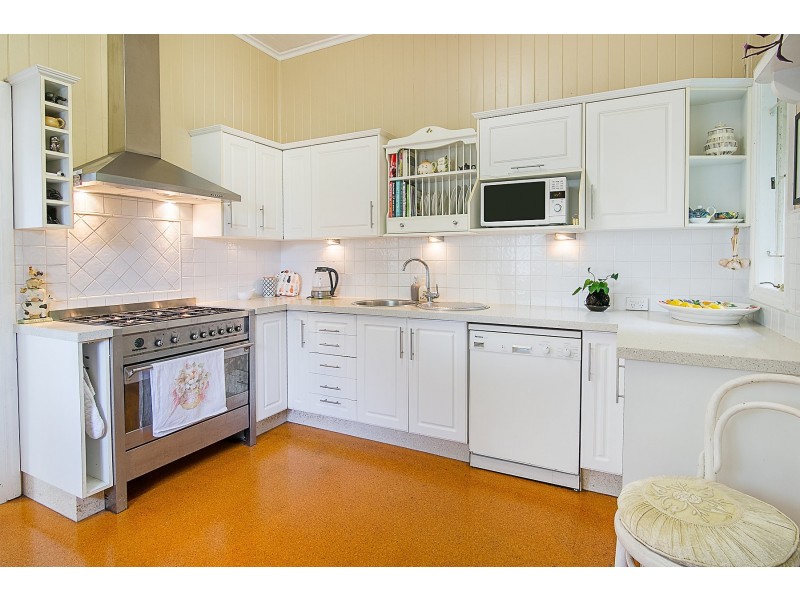 62 Glebe Road, Newtown QLD 4305