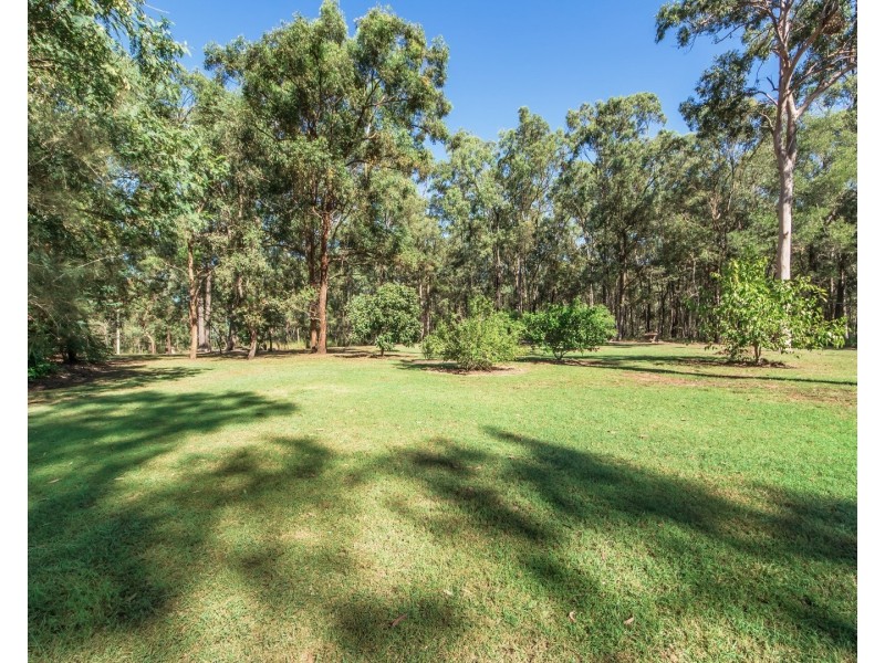 92 Velvet Street, Pine Mountain QLD 4306