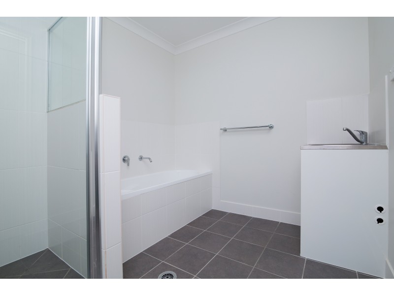 2/22 Nelson Circuit, Brassall QLD 4305