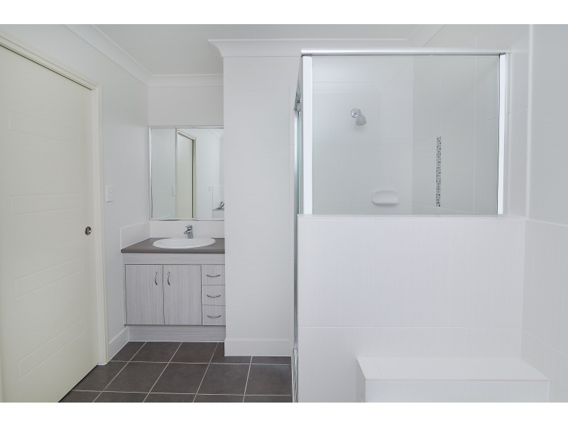 2/22 Nelson Circuit, Brassall QLD 4305