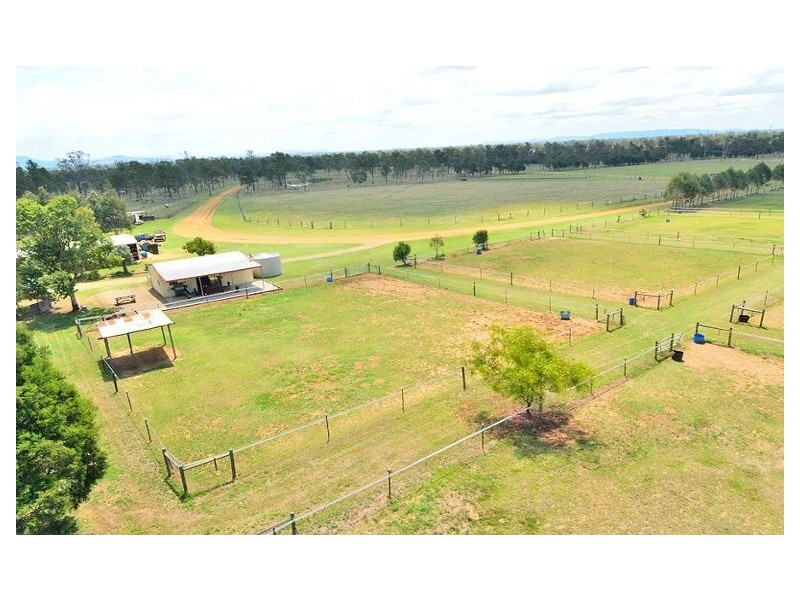 953 Middle Road, Peak Crossing QLD 4306