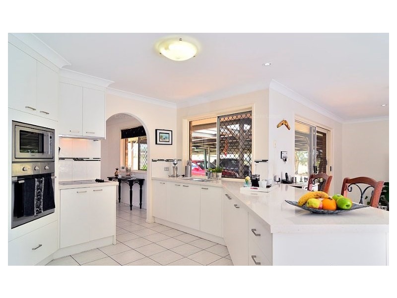 953 Middle Road, Peak Crossing QLD 4306