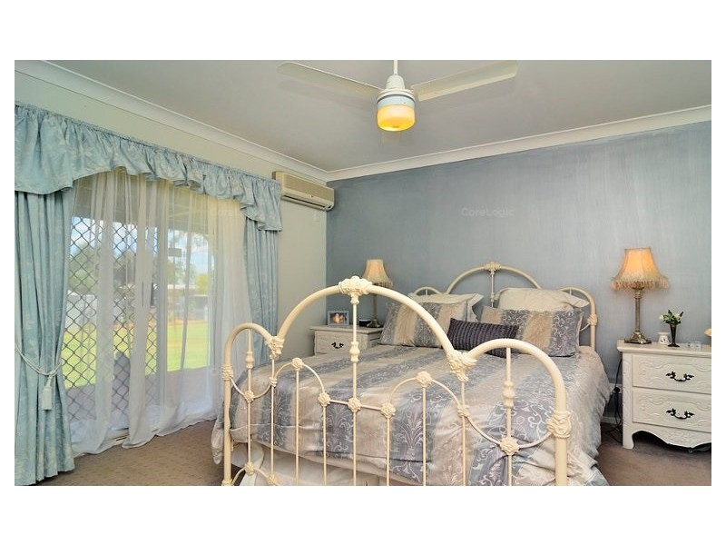 953 Middle Road, Peak Crossing QLD 4306