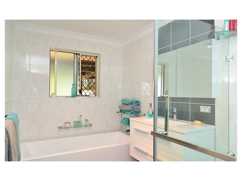 953 Middle Road, Peak Crossing QLD 4306