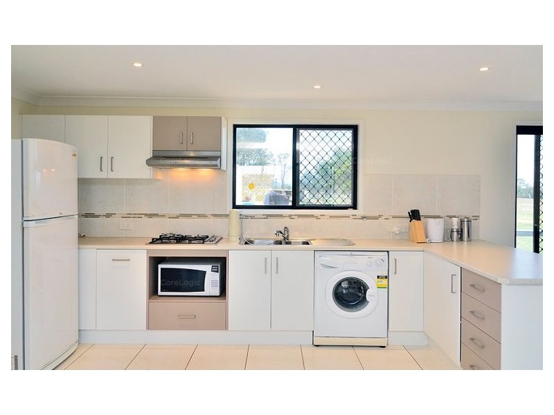 953 Middle Road, Peak Crossing QLD 4306