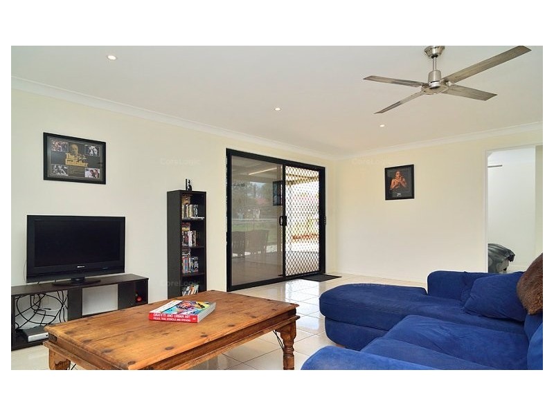 953 Middle Road, Peak Crossing QLD 4306