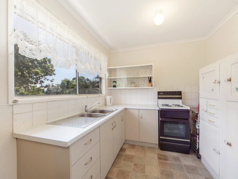 6 Mary Street, Blackstone QLD 4304