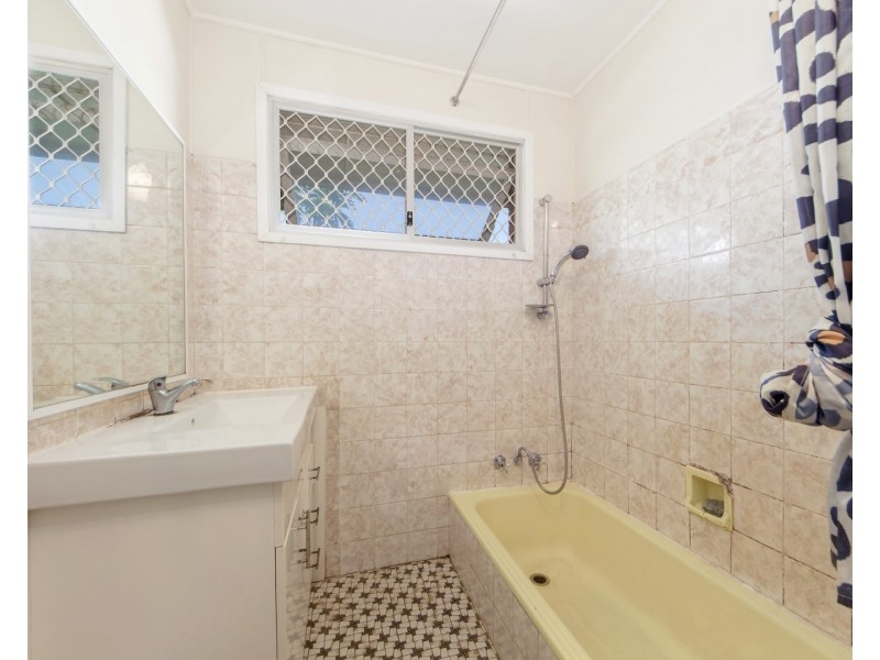 17 Adam Street, One Mile QLD 4305