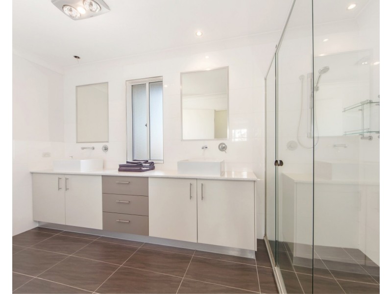 32 Sydney Street, Brassall QLD 4305