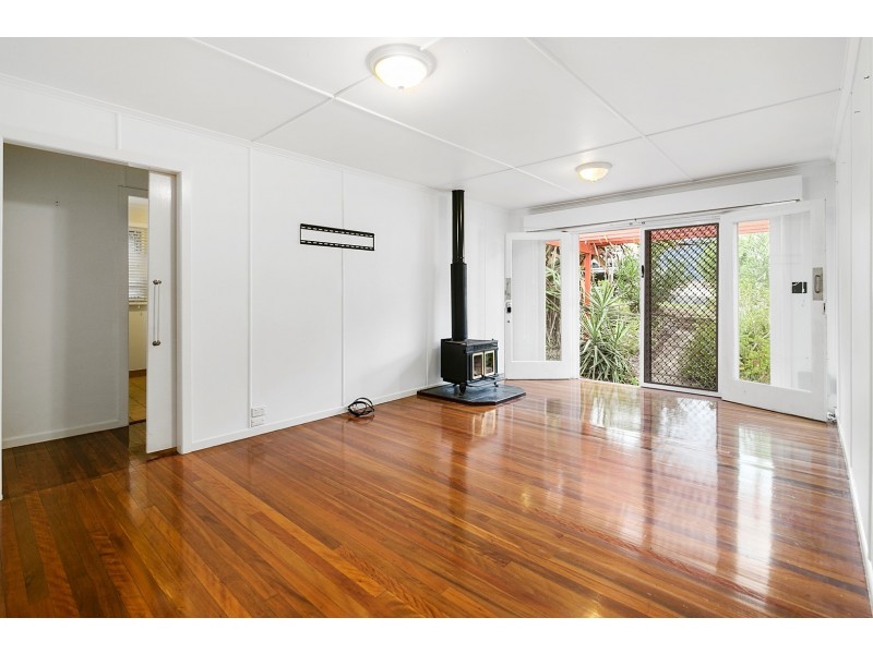 9 Pryde Street, Woodend QLD 4305