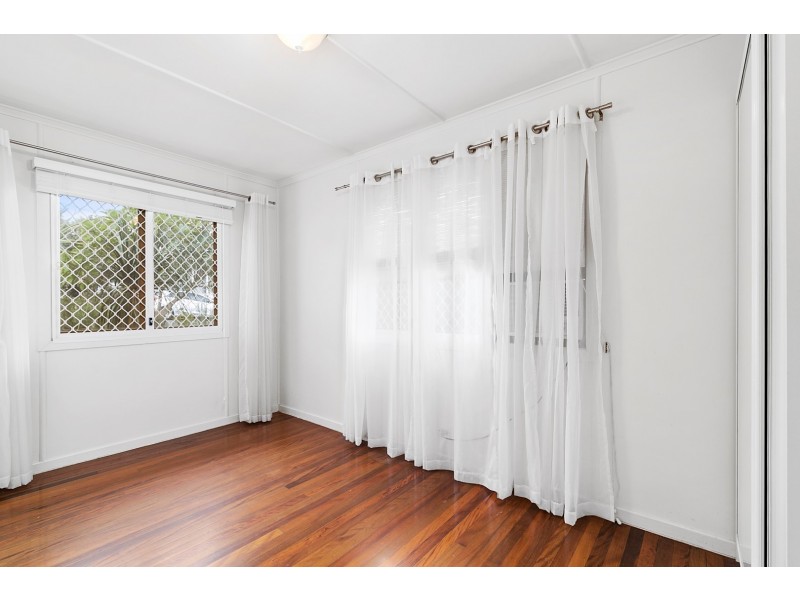 9 Pryde Street, Woodend QLD 4305