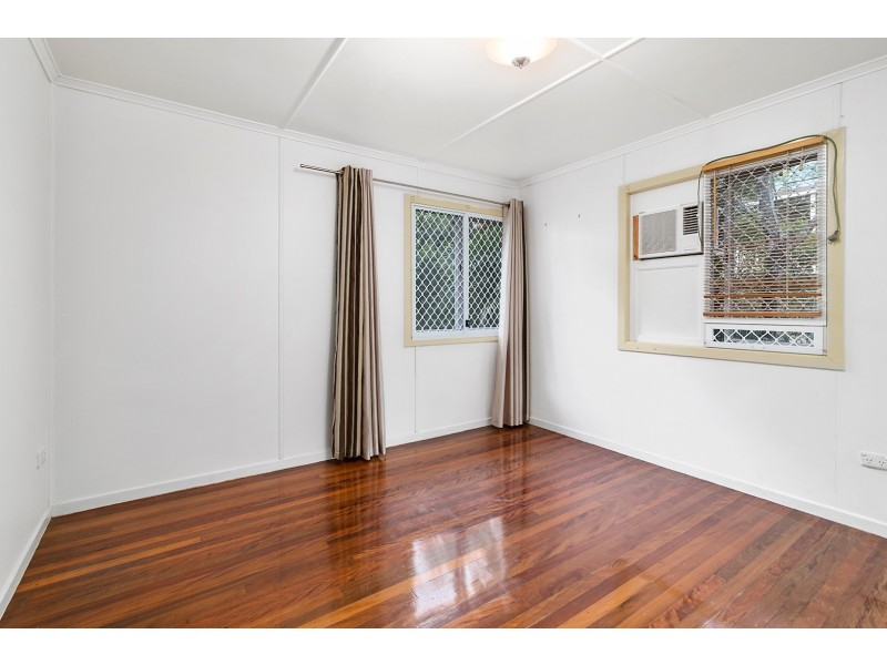 9 Pryde Street, Woodend QLD 4305