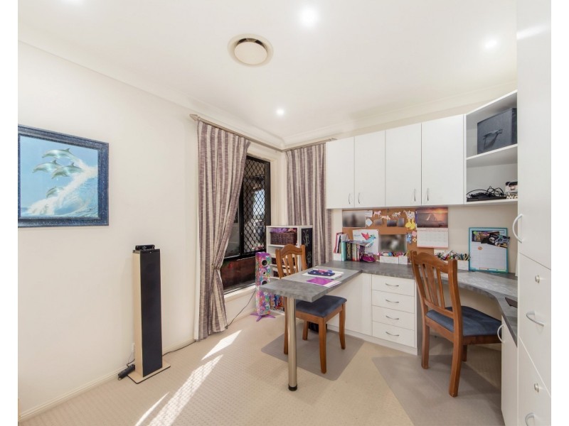 33 Summit Drive, Springfield Lakes QLD 4300