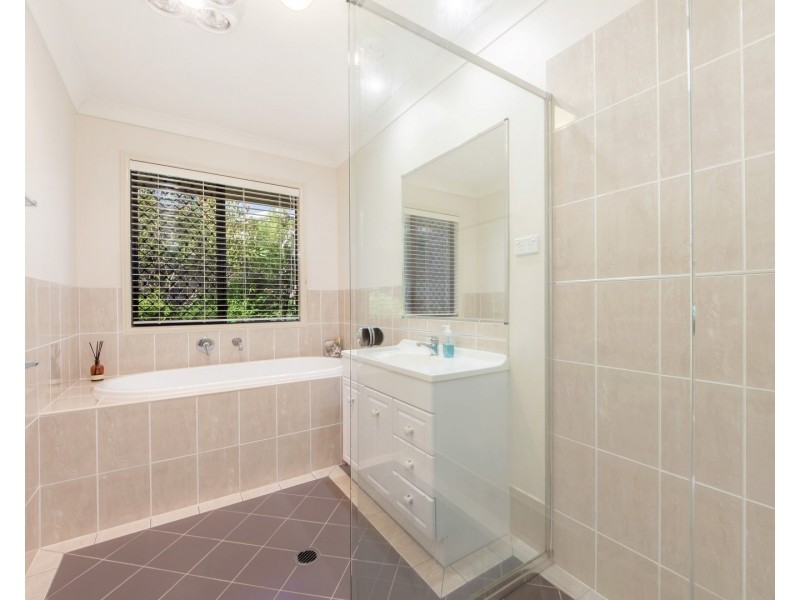 33 Summit Drive, Springfield Lakes QLD 4300