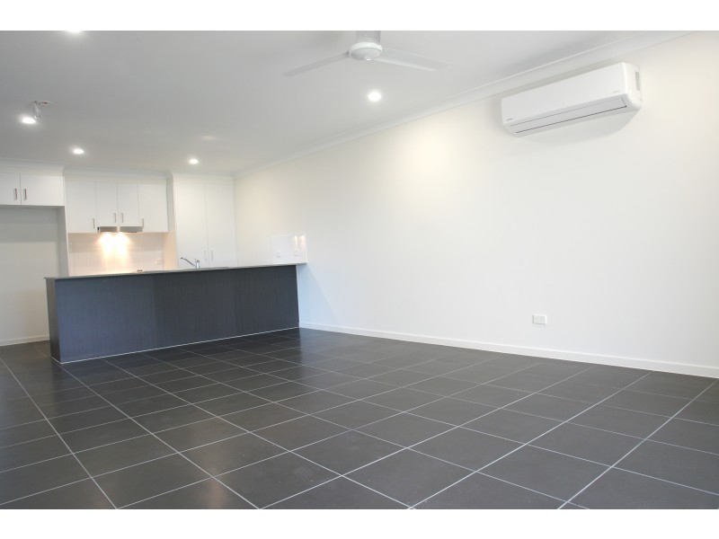 1/4 Sapphire Street, Brassall QLD 4305