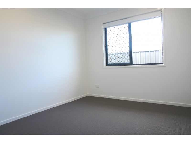 1/4 Sapphire Street, Brassall QLD 4305