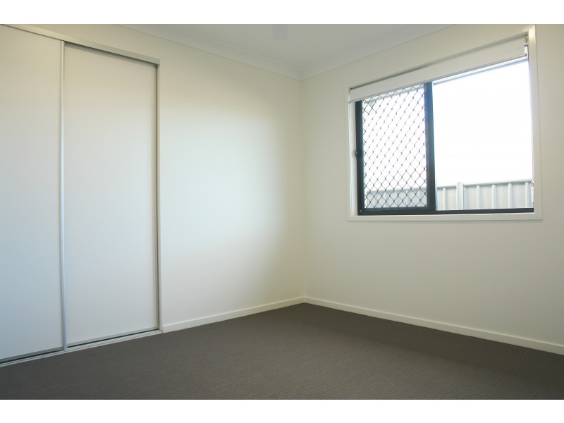 1/4 Sapphire Street, Brassall QLD 4305