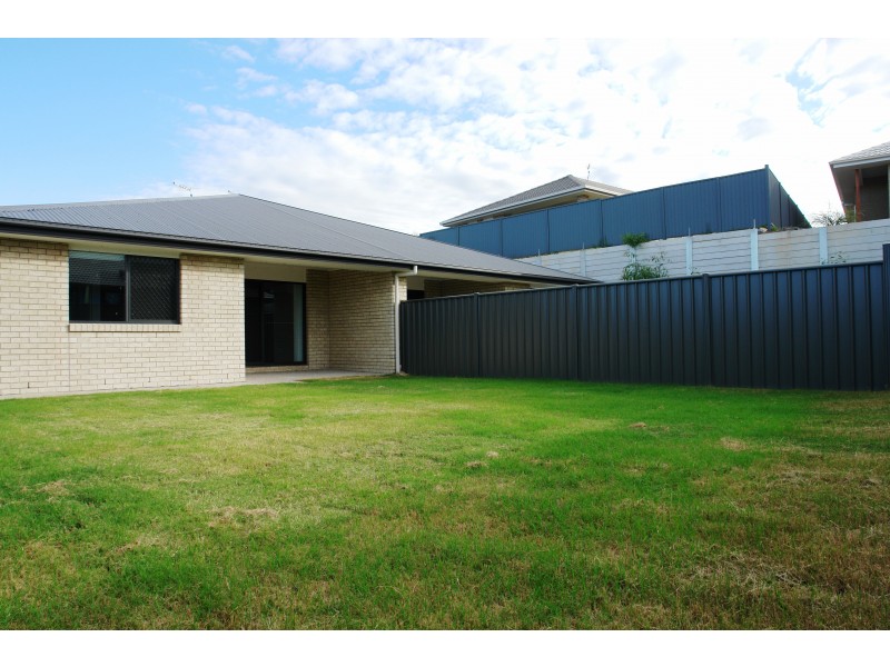 1/4 Sapphire Street, Brassall QLD 4305