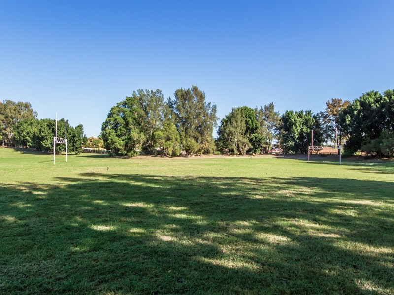 61 Cowley Drive, Flinders View QLD 4305