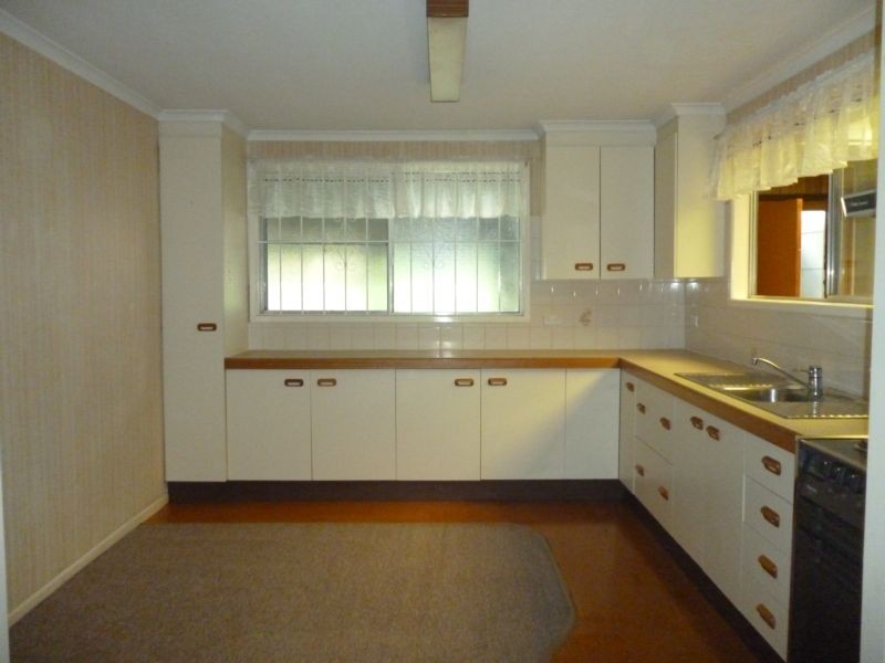 88 Blackstone Road, Silkstone QLD 4304