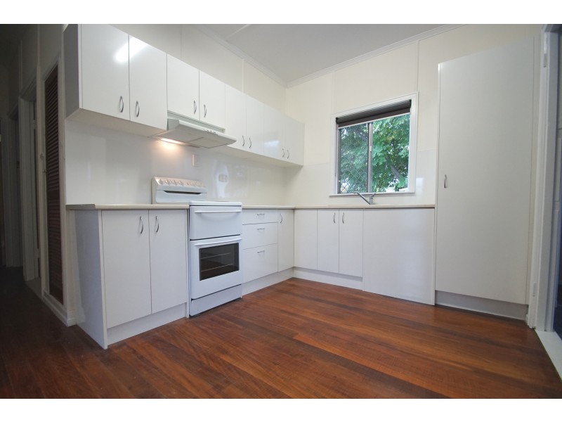 1 Gomer Street, Booval QLD 4304