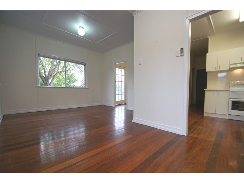 1 Gomer Street, Booval QLD 4304