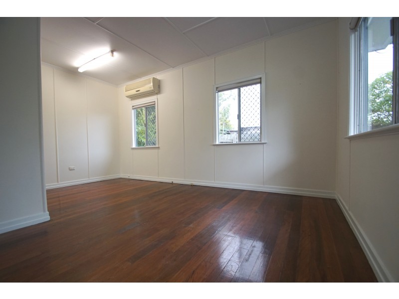 1 Gomer Street, Booval QLD 4304