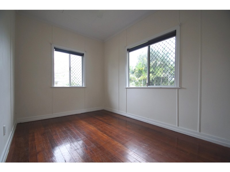 1 Gomer Street, Booval QLD 4304