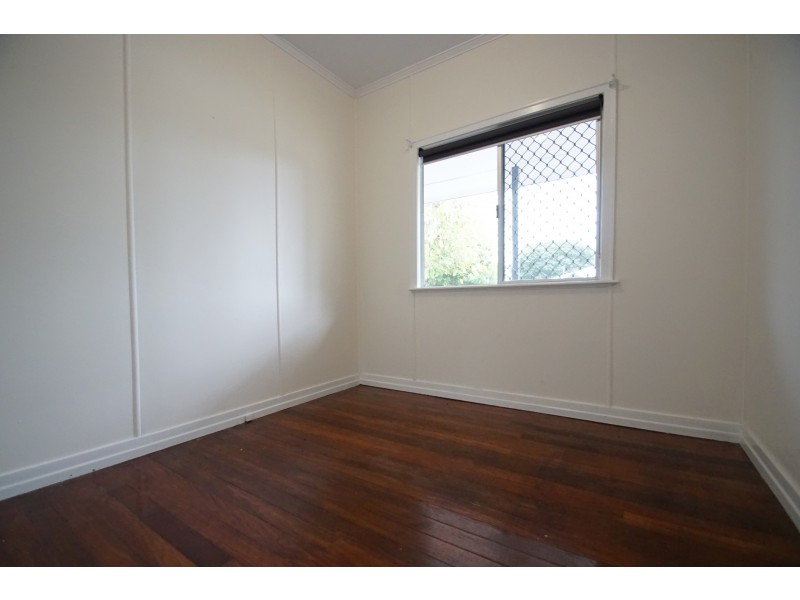 1 Gomer Street, Booval QLD 4304