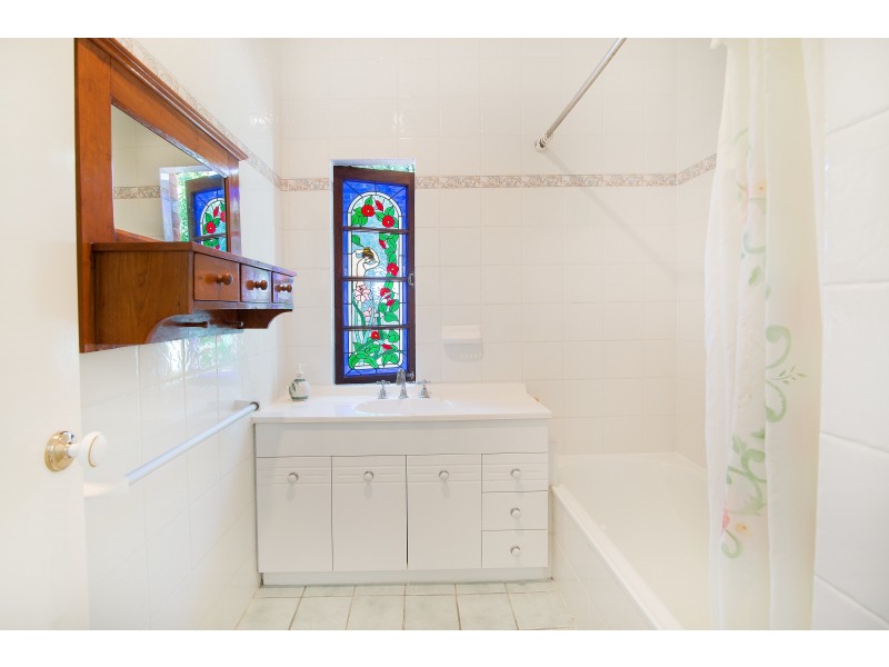 2A Whitehead Street, Eastern Heights QLD 4305