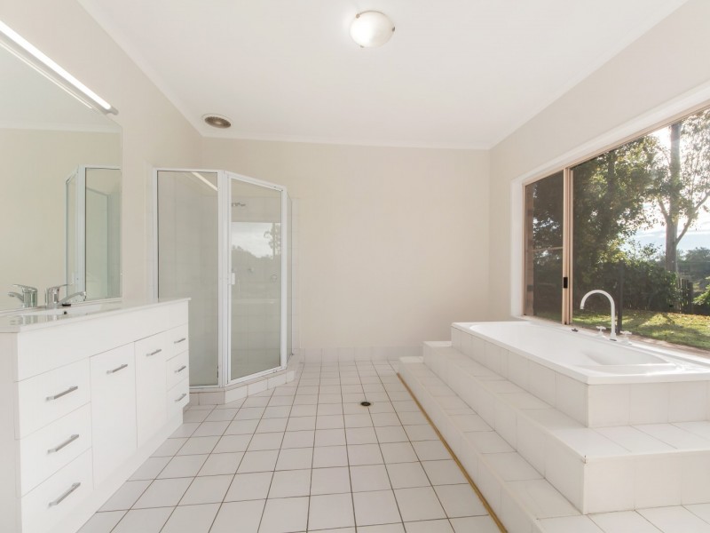 22 Islandview Street, Barellan Point QLD 4306