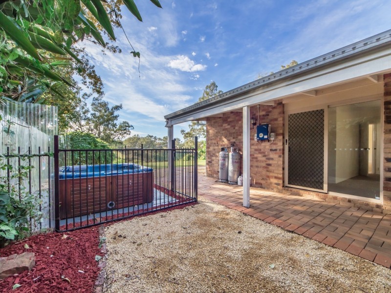 22 Islandview Street, Barellan Point QLD 4306