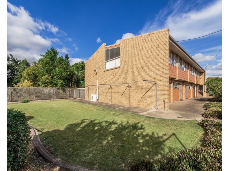 18 Railway Street, Booval QLD 4304