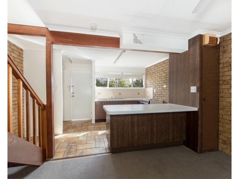 18 Railway Street, Booval QLD 4304