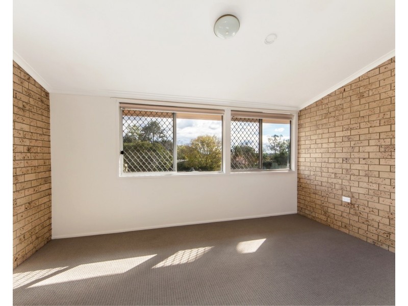 18 Railway Street, Booval QLD 4304