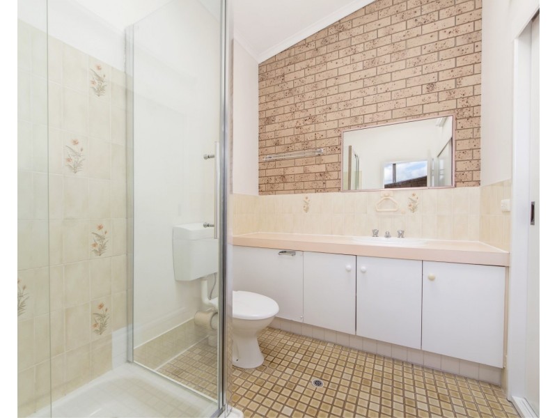 18 Railway Street, Booval QLD 4304