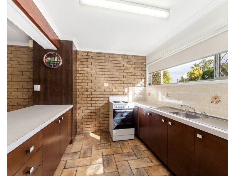 18 Railway Street, Booval QLD 4304