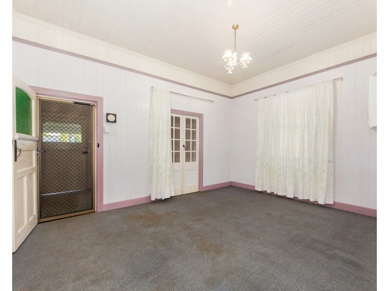 11 Creek Street, Bundamba QLD 4304