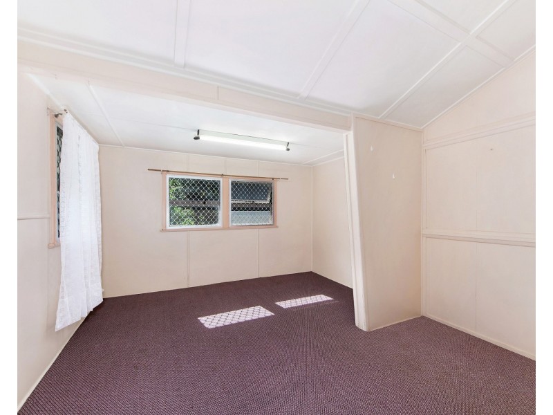 11 Creek Street, Bundamba QLD 4304