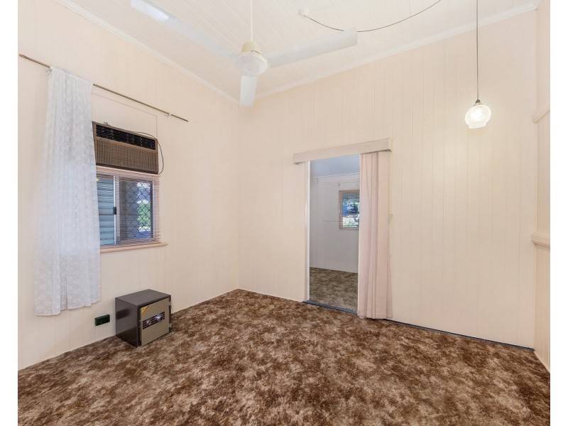 11 Creek Street, Bundamba QLD 4304