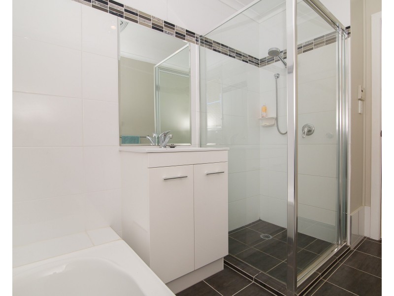 1 Lawson Street, Leichhardt QLD 4305