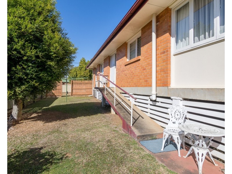 1 Lawson Street, Leichhardt QLD 4305